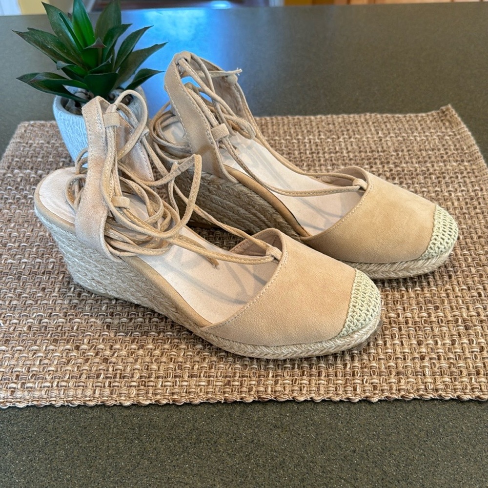 GAP Tan Espadrille Wedge Sandals Size 7.5
NWOT